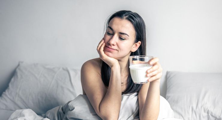 Minum Susu Hangat Bantu Tingkatkan Kualitas Tidur