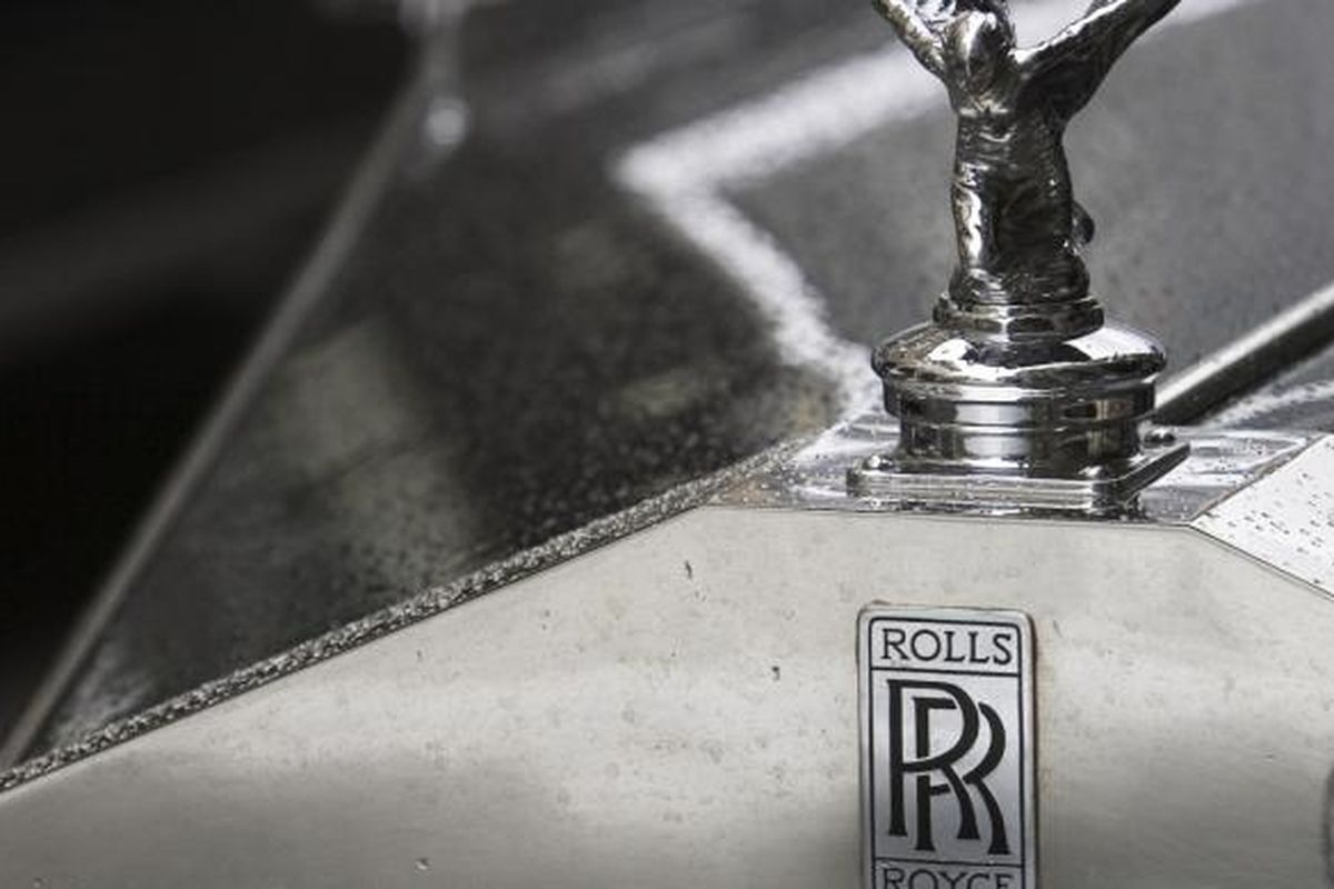 Ilustrasi logo Rolls Royce