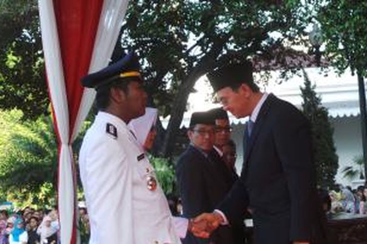 Gubernur DKI Jakarta Basuki Tjahaja Purnama melantik ribuan pejabat di lingkungan Pemprov DKI Jakarta, Jumat (8/1/2016) sore.
