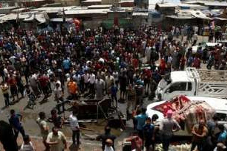 Serangan bom menyasar sebuah pasar di Sadr City, Baghdad utara, Rabu (11/5/2016) dengan korban tewas 64 orang. Tiga serangan melanda  ibu kota Irak itu  dengan seluruhnya hampir 100 orang tewas. 