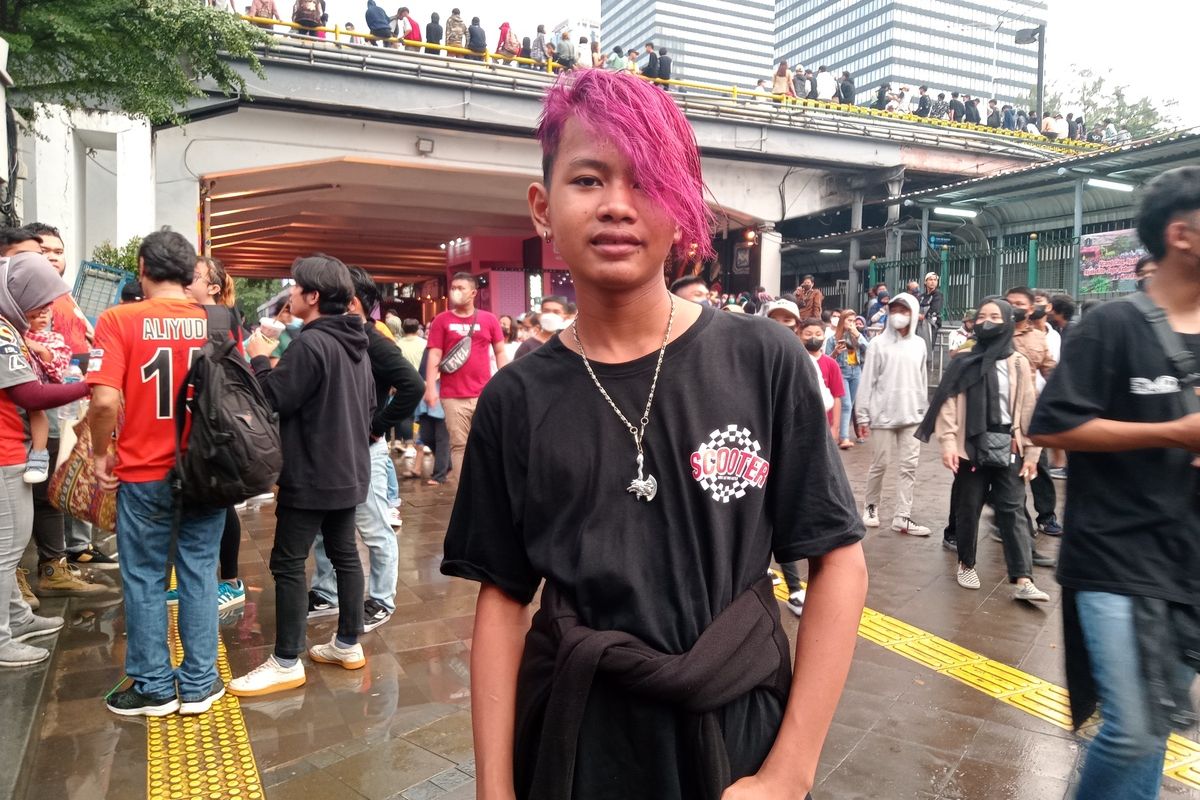 Seorang remaja asal Bojonggede bernama Rizky Irawan (15) yang ditemui di Citayam Fashion Week di kawasan Dukuh Atas, Jakarta Pusat, Sabtu (23/7/2022).