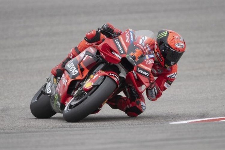 Pebalap Ducati Lenovio Francesco Bagnaia saat tampil dalam rangkaian MotoGP Amerika 2023 di Circuit of The Americas (COTA), Austin, Amerika Serikat, Jumat (14/4/2023). Terkini, Bagnaia terlibat pertengkaran dengan Maverick Vinales pada MotoGP Perancis 2023 di Sirkuit Le Mans, Minggu (14/5/2023).