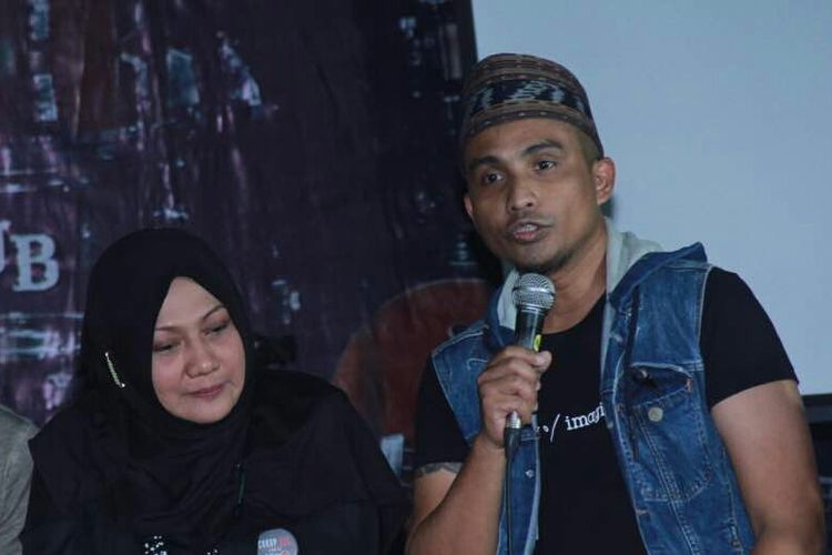 Ivan Slank saat diabadikan usai mengisi acara Penutupan Saham Bursa Efek Indonesia 2016, di Gedung Bursa Efek Jakarta, kawasan SCBD, Sudirman, Jakarta Selatan, Jumat (30/12/2016),