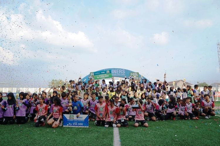 Bakti Olahraga Djarum Foundation bersama MilkLife semakin mengembangkan pemassalan sepak bola putri di Indonesia melalui program MilkLife Soccer Challenge.