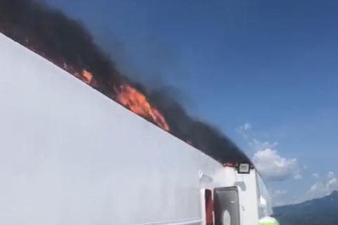 Menunggu Kabar Penumpang KM Cantika 77 di Pelabuhan Tenau Kupang, Keluarga Berharap Semuanya Selamat