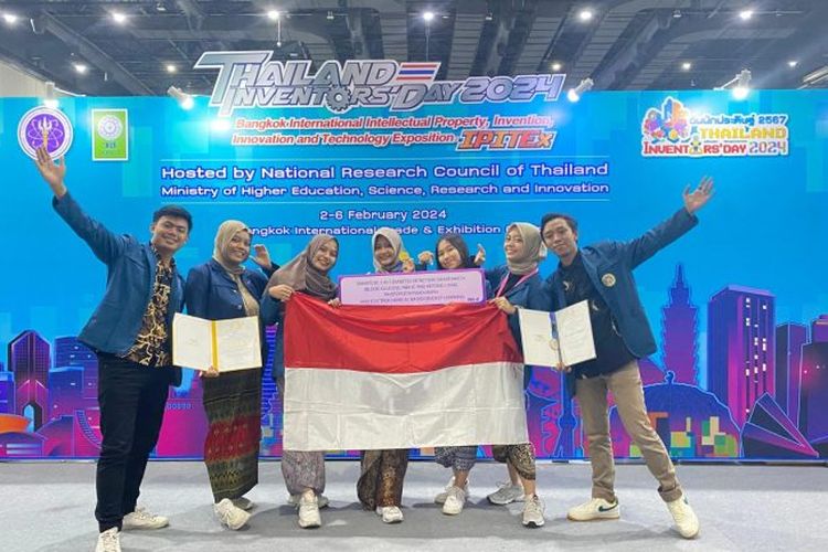 Tim mahasiswa Unair meraih gold medal dalam kompetisi internasional IPITEX di Thailand pada Selasa (6/2/2024)