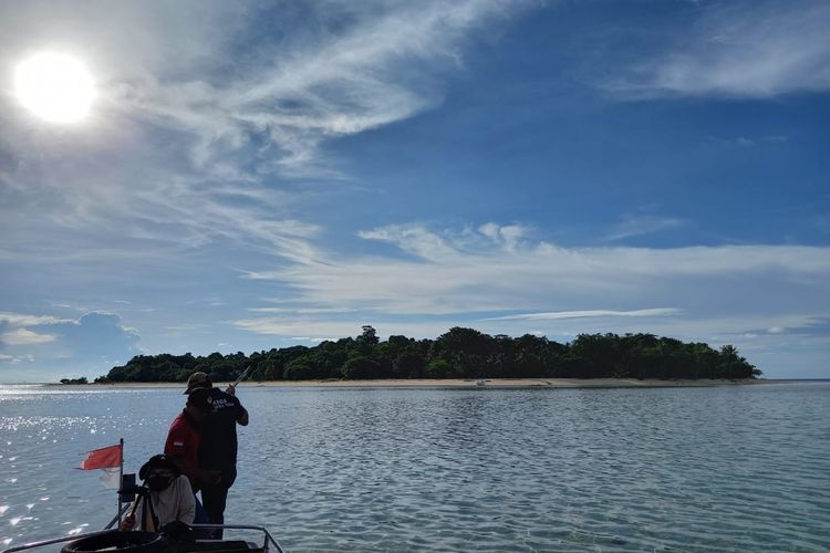 Tampak dari jauh Pulau Sangalaki saat speedboat kami mendarat, Kamis (17/6/2021).