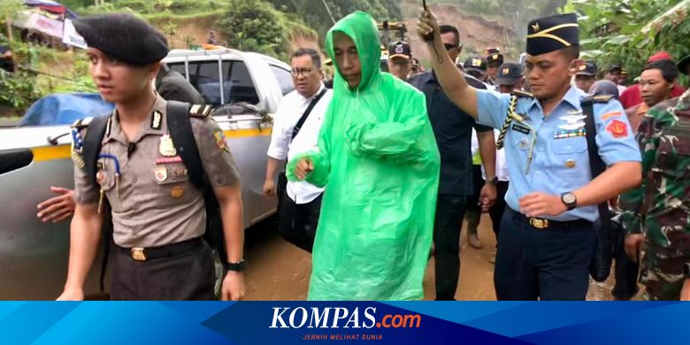 Kisah Di Balik Jas Hujan Kresek Jokowi Saat Tinjau Korban Banjir Padahal kamu ingin cepat sampai ke tempat tujuan. balik jas hujan kresek jokowi