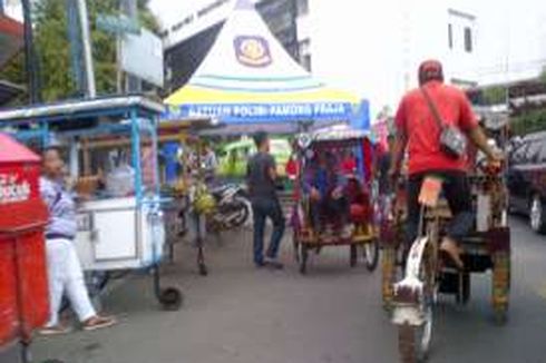 PKL Kembali Serbu Area Pedestrian Bandung, Kinerja Satpol PP Disorot