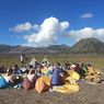 Sensasi Piknik dan Sarapan yang Unik di Lautan Pasir Gunung Bromo