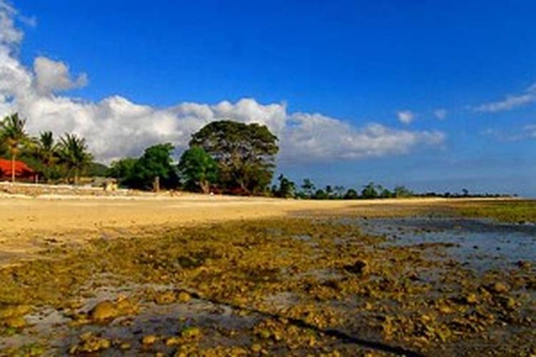 Pantai Lakey di Dompu, Nusa Tenggara Barat.