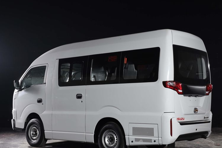 Isuzu Traga Bus