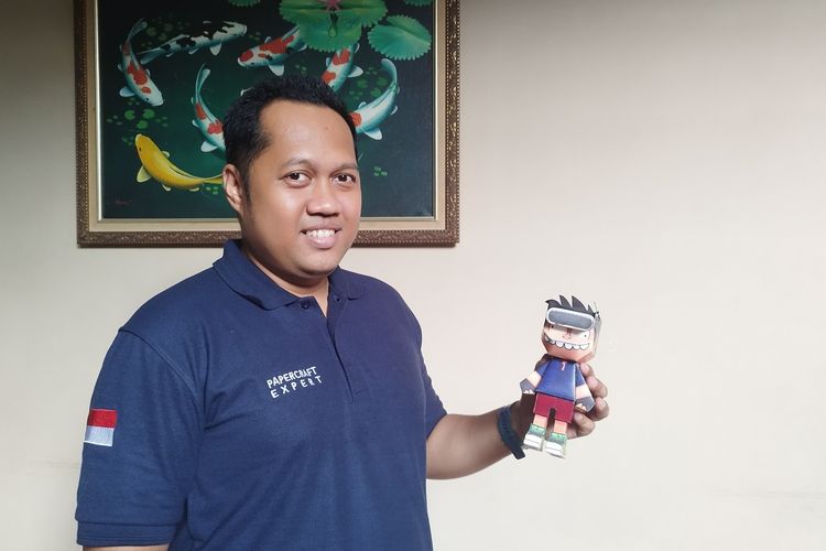 Rauf Raphanus, owner Ichinogami dan produk papercraft Si Juki