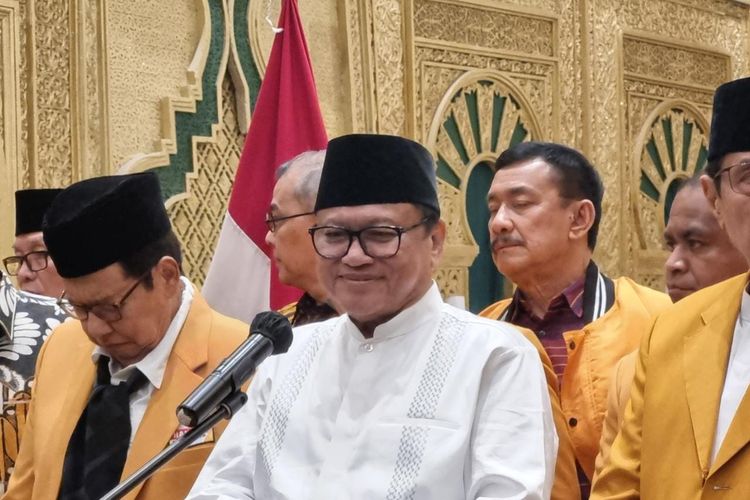 Ketua Umum Partai Hanura, Oesman Sapta Odang atau yang akrab disapa Oso di kediamannya, Kawasan Setiabudi, Jakarta, Sabtu (22/4/2023). 