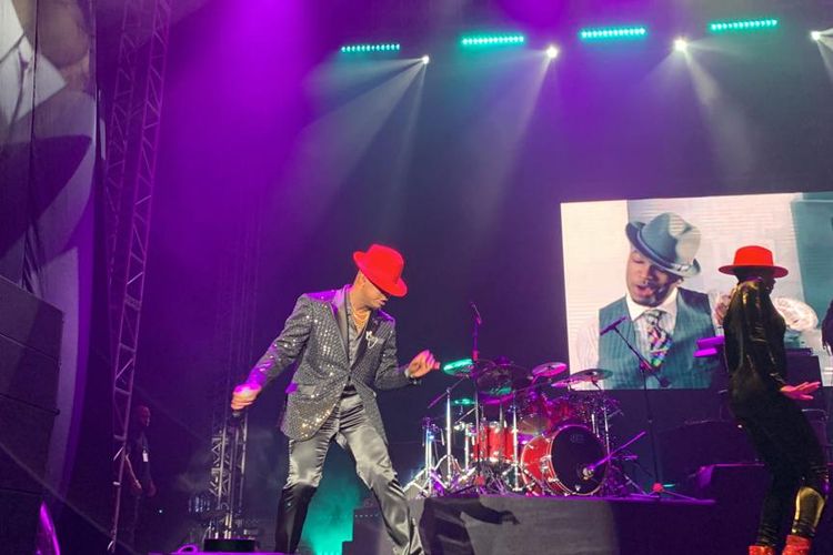 Penyanyi Ne-Yo hadir dalam konser yang digelar oleh Mola Chill Club di Hall D2, JiExpo Kemayoran, Jakarta Pusat, Selasa (17/1/2023).