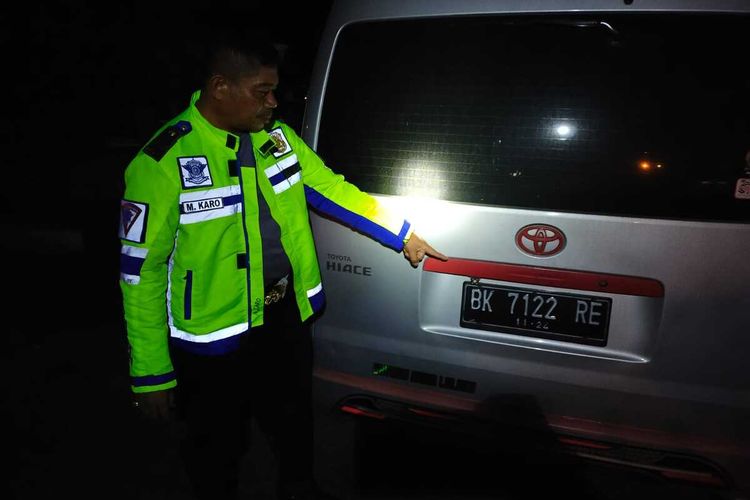 Satuan Polisi Lalulintas (Satlantas) Polres Lhokseumawe, Provinsi Aceh menangkap F (35) sopir angkutan umum Toyota Haice di depan Pos Polisi Lalu Lintas, Cunda, Kota Lhokseumawe, Sabtu (28/5/2022) malam.