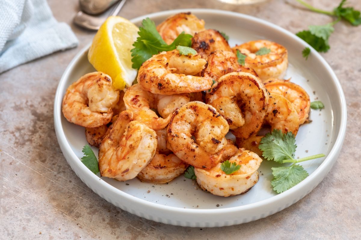 ilustrasi udang bakar mentega. 