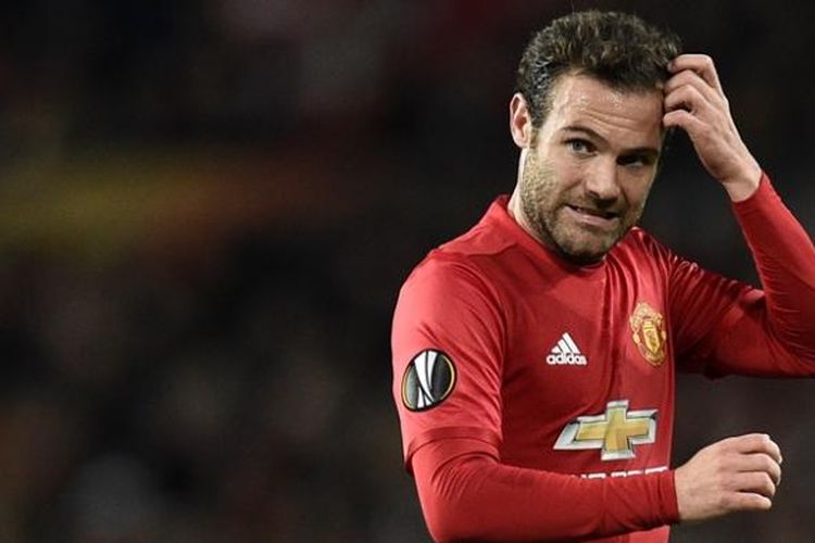 Salah satu ekspresi gelandang Manchester United, Juan Mata, saat tampil pada pertandingan Liga Europa melawan Fenerbahce di Stadion Old Trafford, pada 20 Oktober 2016. 