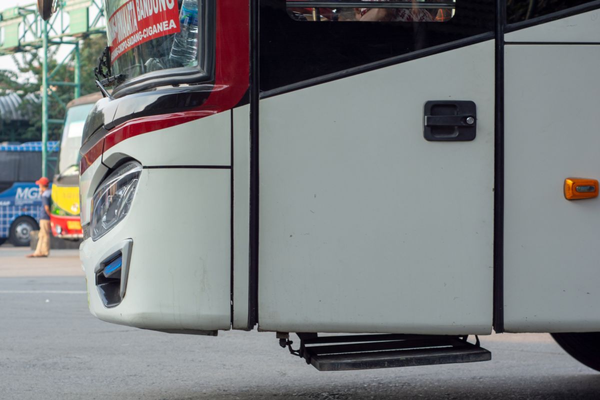 Ilustrasi bus. Dishub Jabar merancang skema untuk memberikan bahan bakar minyak (BBM) subsidi untuk angkutan ekonomi pelat kuning AKDP sebagai kalangan yang terdampak kenaikan BBM.
