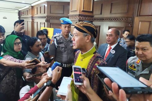 Penjelasan Ganjar soal Salaman Tempel Dahi dengan Wali Kota Surakarta