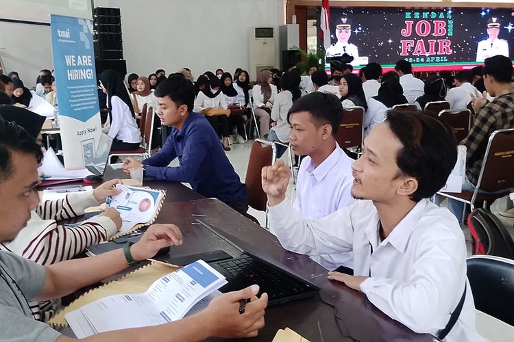 Kendal Job Fair, 1.100 Orang Berebut Lowongan Kerja di 15 Perusahaan