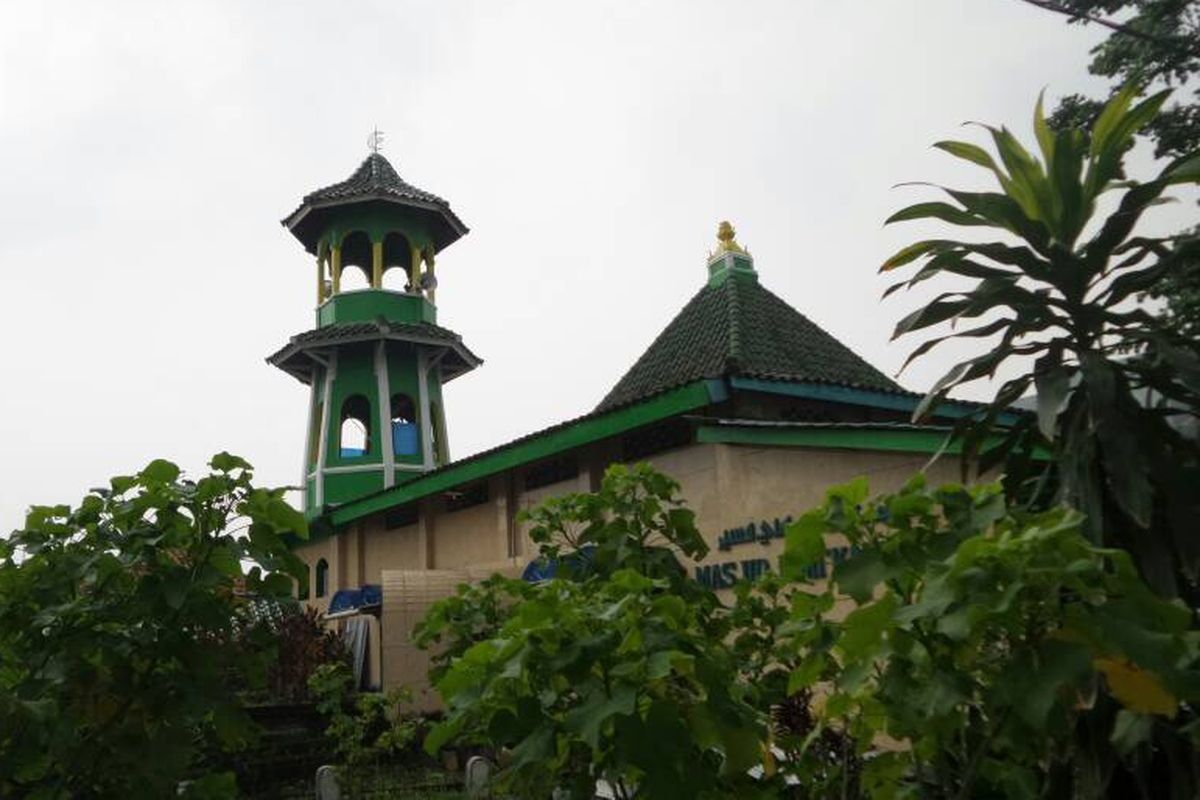 Tampak bangunan Masjid Jami Kalipasir, masjid tertua di Kota Tangerang, Kamis (15/6/2017). Masjid ini telah berdiri sejak abad ke-17 dan kini dilestarikan sebagai cagar budaya oleh Dinas Pariwisata setempat.