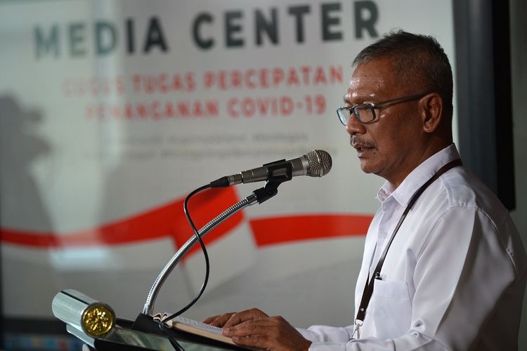 Juru Bicara Pemerintah untuk Penanganan COVID-19 Achmad Yurianto menyampaikan keterangan pers di Jakarta, Selasa (17/3/2020). Pemerintah menyatakan status keadaan tertentu darurat penanggulangan virus corona atau COVID-19 berlaku sampai 29 Mei 2020, sementara jumlah pasien positif COVID-19 tercatat sebanyak 172 kasus hingga Selasa (17/3). ANTARA FOTO/Aditya Pradana Putra/hp.
 