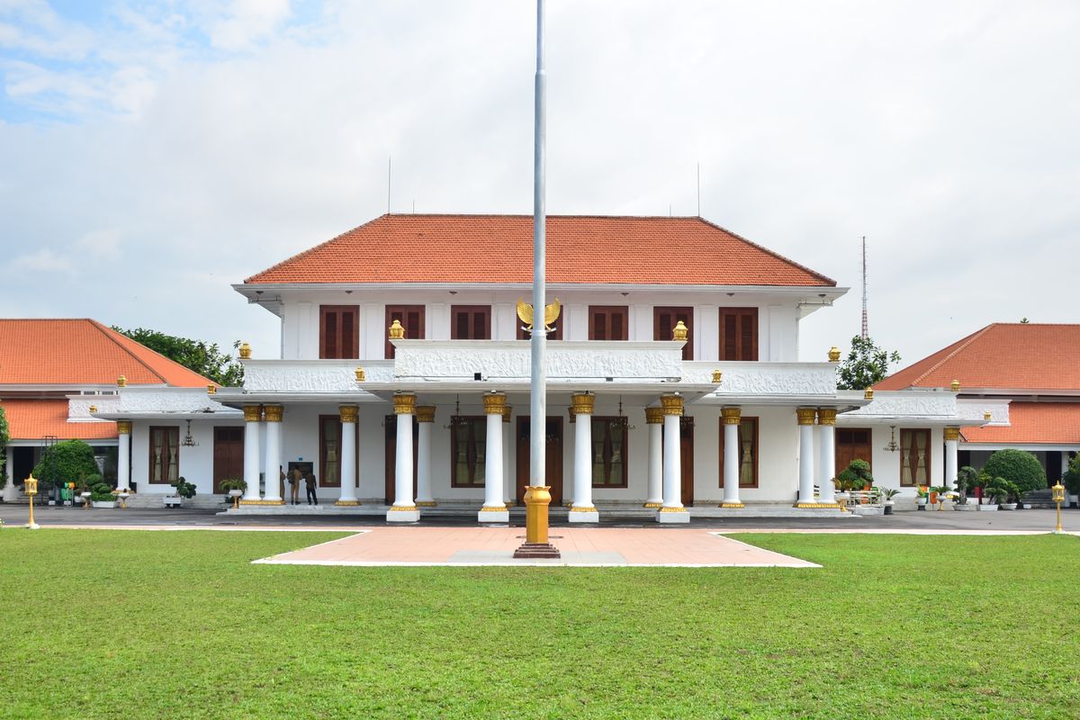 Gedung Negara Grahadi.