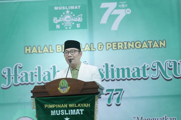 Gubernur Jawa Barat (Jabar) Ridwan Kamil meraih penghargaan Jer Basuki Mawa Beya dari Pemerintah Daerah (Pemda) Provinsi Jawa Timur atas kontribusinya dalam mendesain Masjid Raya Islamic Center Jatim.