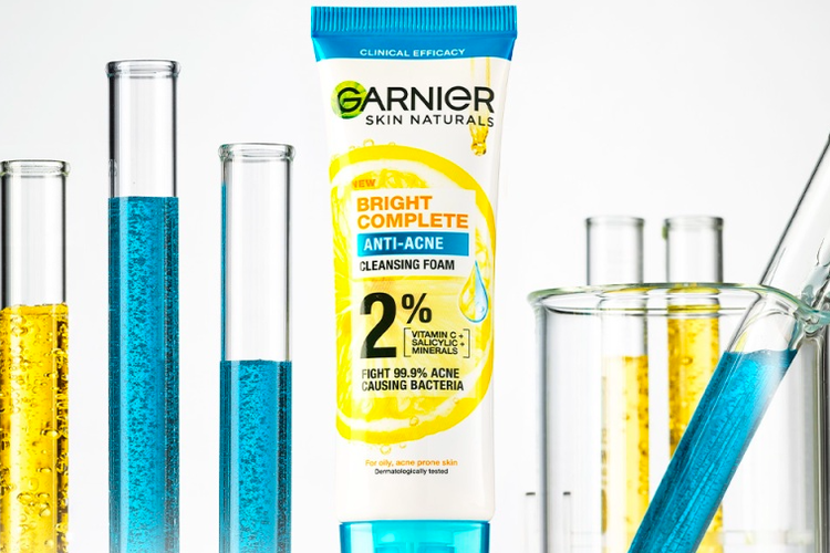  Garnier Bright Complete 3-in-1  Anti Acne Facial Cleanser, rekomendasi sabun cuci muka di bawah Rp 50.000
