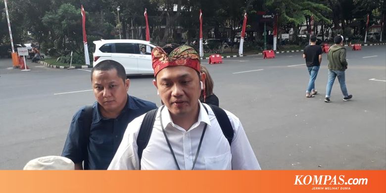 Farhat Abbas Merasa Dirugikan Bajunya Diejek Nikita dan Hotman