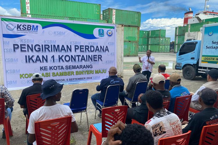 Koperasi Produsen Samber Binyeri Maju (KSBM) di Kampung Nelayan Modern (Kalamo) Biak, berhasil mengirimkan 13,3 ton ikan segar ke Semarang.