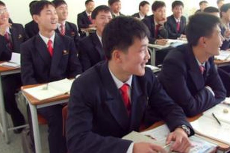 Para mahasiswa kampus berbahasa Inggris ini adalah anak-anak para pejabat Korea Utara yang dipilih langsung Kim Jong Un untuk menuntut ilmu di tempat itu.