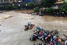 SMA 2 Bogor Terendam Banjir, Dua Orang Tewas Terseret Arus