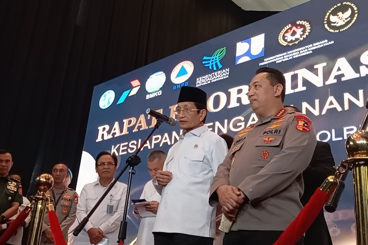 Menteri Agama Nasaruddin Umar, Kapolri Jenderal Pol Listyo Sigit Prabowo dan menteri lainnya saat konferensi pers di Sekolah Tinggi Ilmu Kepolisian (STIK), Jakarta, Senin (10/3/2025). 