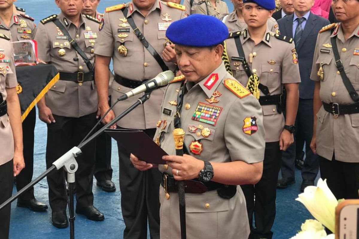 Kapolri Jenderal Pol Tito Karnavian saat upacara peringatan HUT Korpolairud ke-68, di Markas Korpolairud, Jakarta Utara, Senin (3/11/2018). 