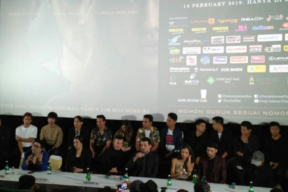 Jumpa pers film Antologi Rasa di Plaza Senayan, Jakarta Pusat, Sabtu (9/2/2019). Terlihat di dalamnya, para pemain, sutradara dan produser Antologi Rasa, serta para personel Nidji, Geisha dan DMASIV.