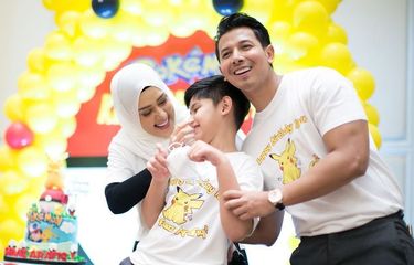 Sonny Septian dan Fairuz A. Rafiq di pesta ulang tahun ke-10 putra sulung mereka, King Faaz.