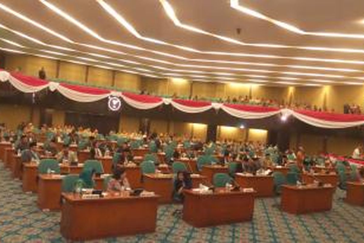 Penyampaian Pandangan Umum Fraksi-Fraksi Atas Pidato Gubernur Tentang Pertanggungjawaban Pelaksanaan APBD (P2APBD) Provinsi DKI Jakarta Tahun Anggaran 2014, di Gedung DPRD DKI Jakarta, Selasa (15/9/2015)