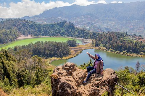 Batu Pandang Ratapan Angin, Tempat Terbaik Melihat Telaga Warna Dieng