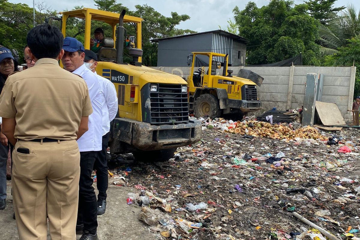 Sampah di TPS3R, Rawa Badak, Jakarta Utara, Senin (3/3/2025). 