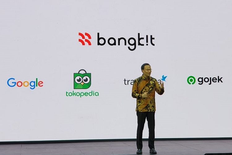 Randy Jusuf, Managing Director, Google Indonesia saat mempresentasikan program Bangkit di acara Google for Indonesia.