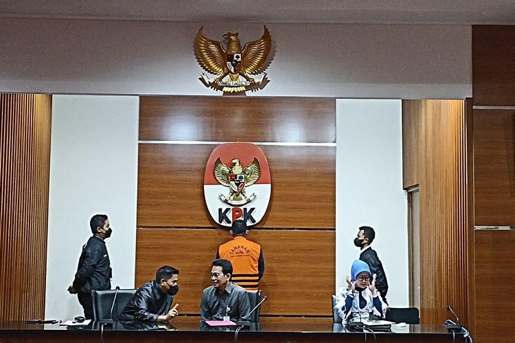  Buron kasus korupsi sekaligus mentan Panglima Gerakan Aceh Merdeka (GAM) Izil Azha ditahan Komisi Pemberantasan Korupsi (KPK) selama 20 hari pertama terkait kasus dugaan gratifikasi, Rabu (25/1/2023).