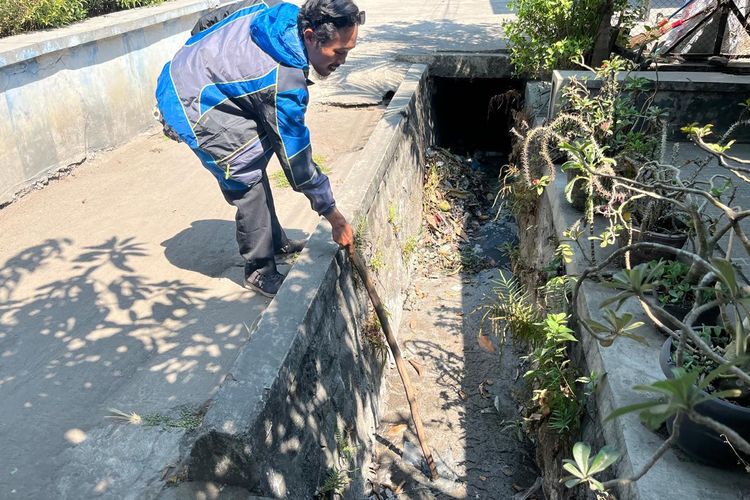 Limbah Dapur MBG Karangjati-Ngawi Dibuang di Selokan, Timbulkan Bau Tak Sedap dan Resahkan Warga
