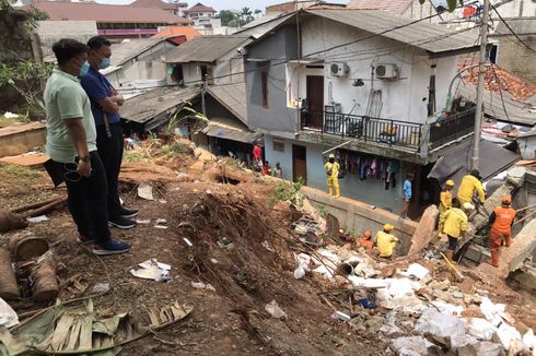 Dino Patti Djalal Akan Perbaiki Rumah Warga yang Tertimpa Tembok Rumah Ibunya