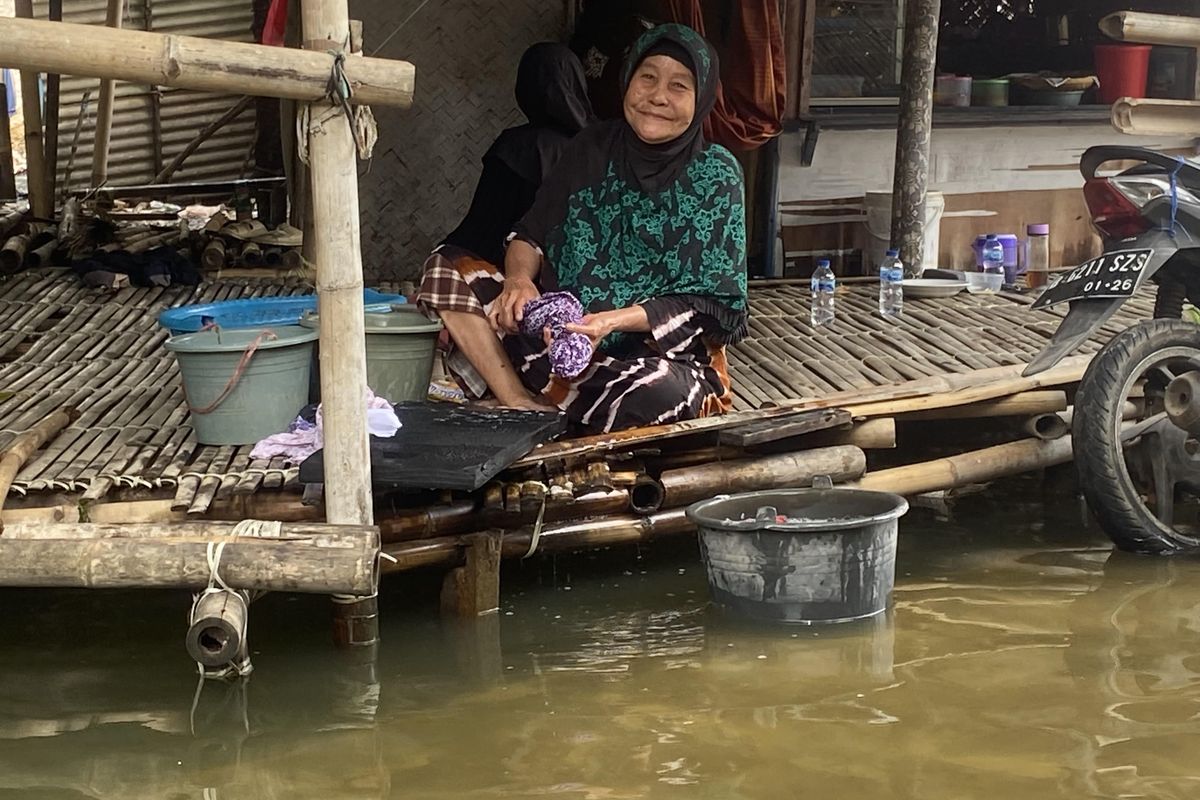 5 Hari Banjir Rob Pesisir Bekasi, Warga Keluhkan Belum Ada Pejabat Pemkab yang Berkunjung