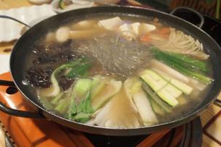 Jeongol yang merupakan shabu-shabu Korea.