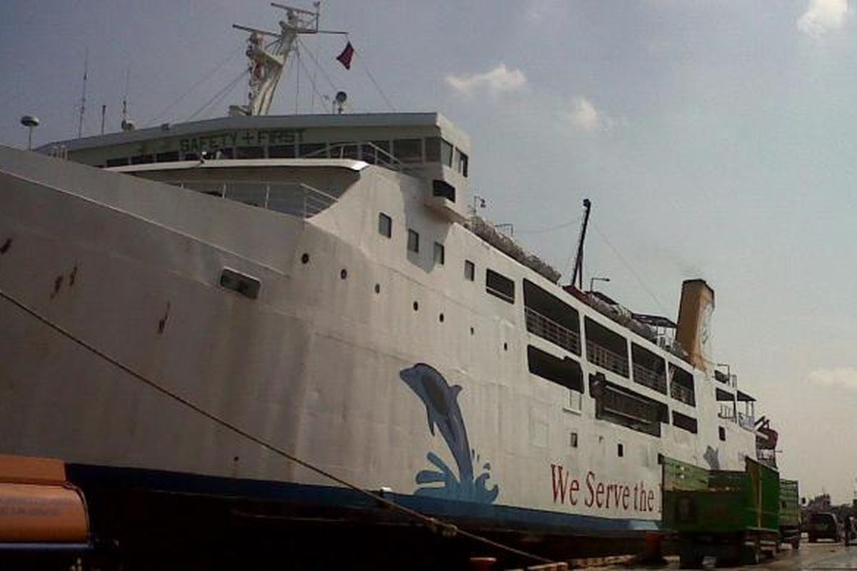 Pelabuhan Banjarmasin atau juga dikenal Pelabuhan Trisakti adalah pelabuhan terbesar di Kalimantan. Pelabuhan di Banjarmasin ini juga merupakan gerbang menuju Indonesia Timur.
