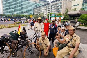 Denting Bel Sepeda Ontel di Tengah Bising Jakarta