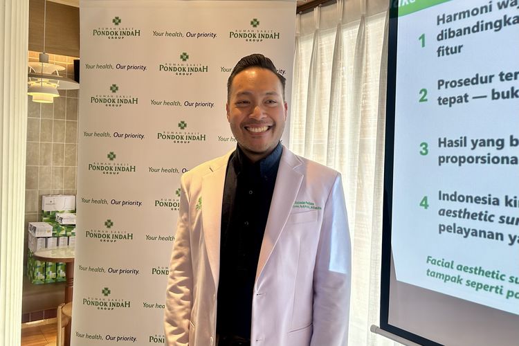 Dokter Spesialis Bedah Plastik Rekonstruktif dan Estetik RS Pondok Indah – Pondok Indah, dr. Alexander Perkasa-Hendropriyono, Sp.B.P.R.E., M.Ked.Klin dalam Media Discussion RS Pondok Indah, di Jakarta Selatan, Senin (30/3/2026).